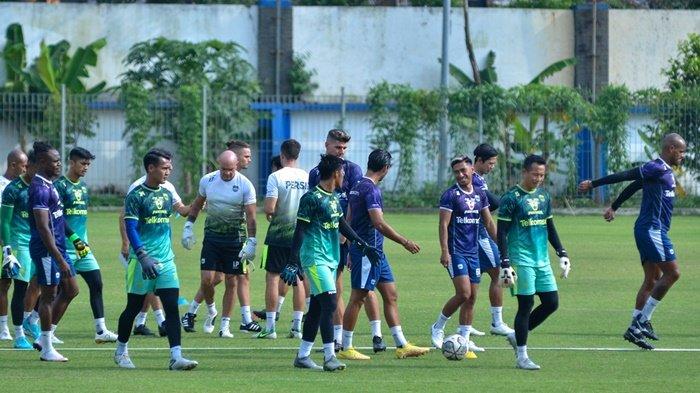 Wawancara Eksklusif Bersama Pelatih Persib Bandung