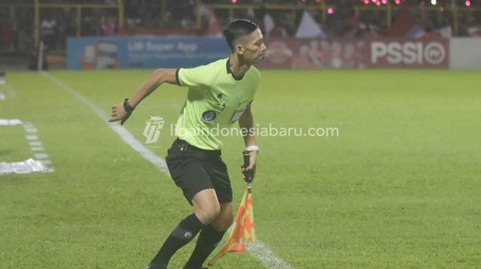 Wasit Liga 1 Viral Gegara Keputusan Kontroversial